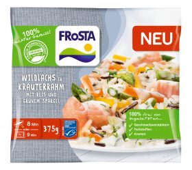 Eine Packung FRoSTA Wildlachs in Kräuterrahm: Lachs, Reis & grüner Spargel in cremiger Kräutersauce. Natürliche Zutaten, in 8–9 Min. zubereitet.