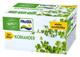 Eine rechteckige FRoSTA-Tiefkühlbox mit Koriander zeigt frische Blätter, grün-gelbe Etiketten und wiederverschließbare Verpackung.