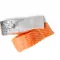 Zwei rohe FRoSTA-Tiefkühl-Lachsfilets, eins mit silberner Haut, das andere zeigt orange-rosa Fleisch auf weißem Hintergrund.