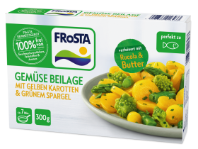 Eine Schachtel FRoSTA Gemüse Beilage zeigt gemischtes Gemüse mit gelben Karotten, grünem Spargel, Romanesco sowie Rucola und Butter, 300g.