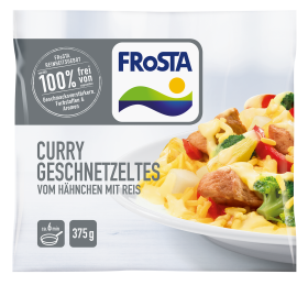 Eine Packung FRoSTA Curry Geschnetzeltes: Hähnchen, Reis, Brokkoli, rote Paprika in gelber Currysauce – ohne Zusatzstoffe oder künstliche Aromen.