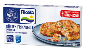 Eine Packung FRoSTA Küsten Frikadellen Paprika mit zwei Fischfrikadellen aus 100% Nordseefisch und Paprikastücken, Herkunft: deutsche Fischerei.