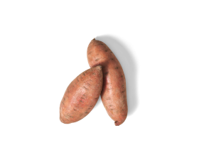 Zwei FRoSTA Tiefkühlprodukte Süßkartoffeln mit brauner Schale liegen leicht überlappend auf schwarzem Hintergrund.