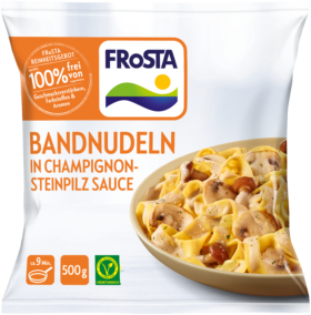 Eine Packung FRoSTA Bandnudeln in Champignon-Steinpilz-Sauce: breite Nudeln, Pilze, cremige vegetarische Soße, 500g, ohne Zusätze.