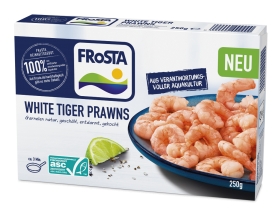 Eine Packung FRoSTA White Tiger Prawns zeigt saftige, gekochte Garnelen mit Limetten auf blauem Teller sowie Infos und Siegel auf der FRoSTA-Verpackung.