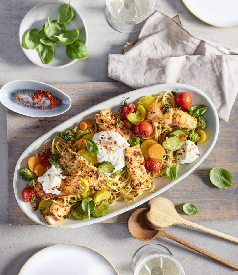 Rezept mit Spaghetti mit Wildlachs, Gemüse &amp; Burrata I FRoSTA