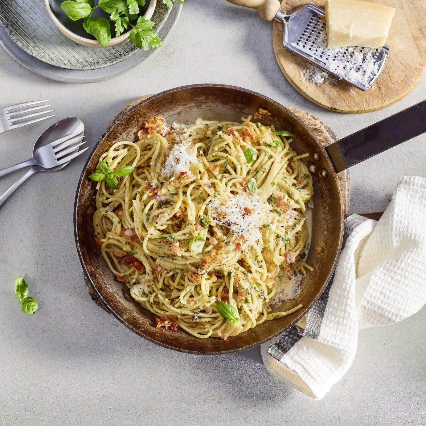 Pasta Carbonara mit Schinken und Ei I FRoSTA