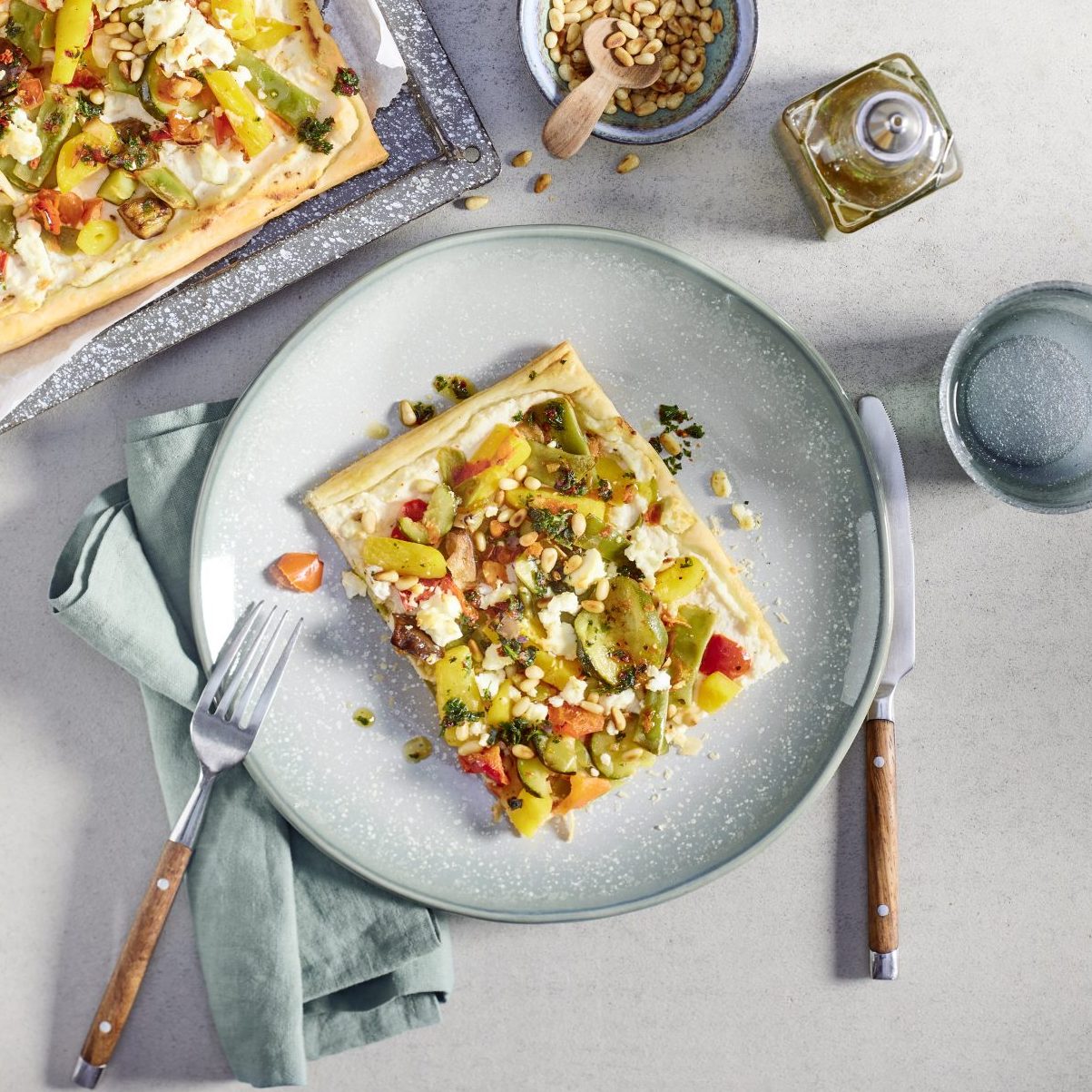 Vegetarische Blätterteig-Pizza mit Ricotta und Gemüse I FRoSTA