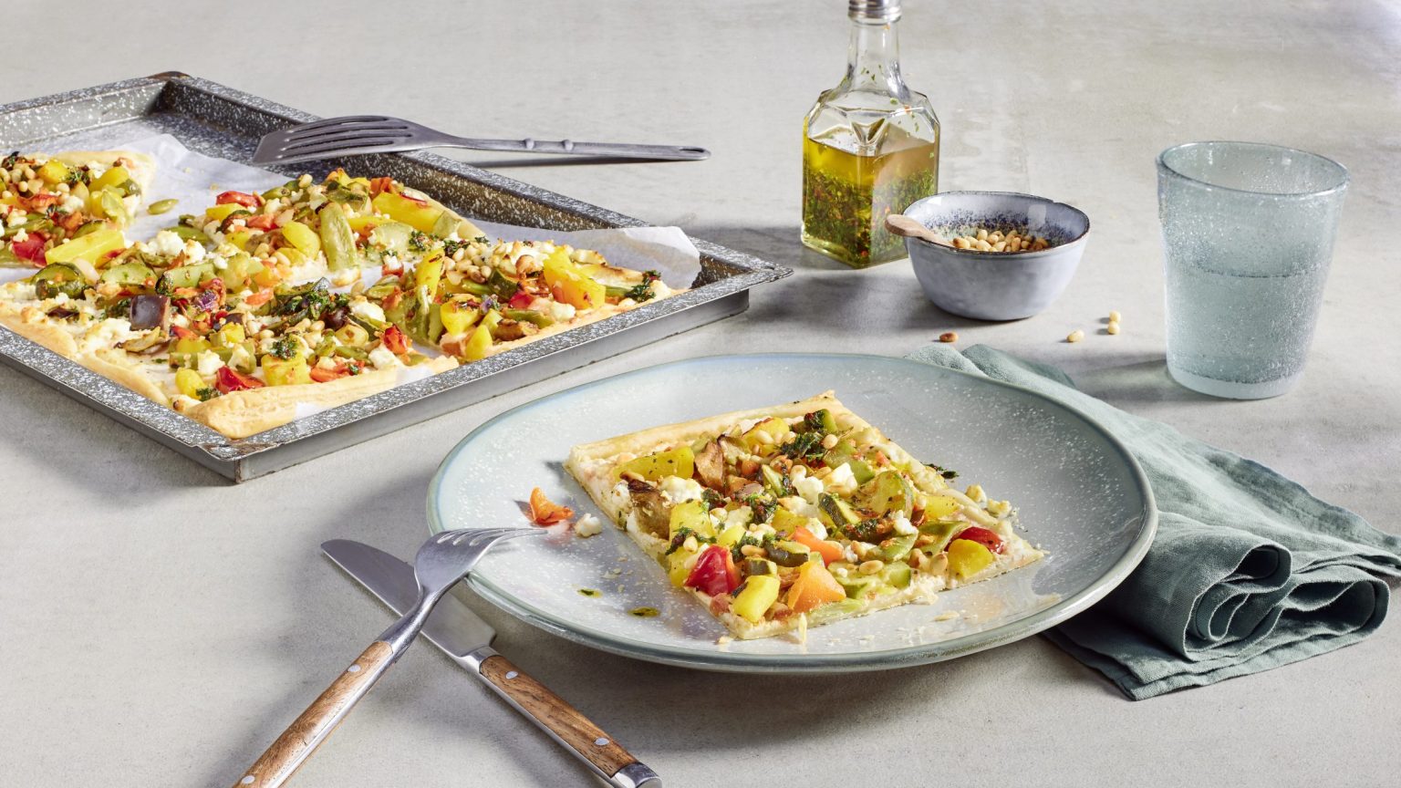 Vegetarische Blätterteig-Pizza mit Ricotta und Gemüse I FRoSTA
