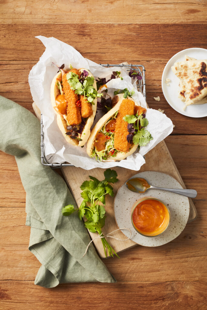 Gefüllte Pitabrote mit Veggie Stäbchen und Mango-Ketchup | FRoSTA