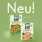 Zwei FRoSTA Bio Gerichte Packungen auf grünem Hintergrund mit „Neu!“ oben: Gemüse Pfanne Gartengemüse und Tagliatelle Cherrytomate mit Linsen.