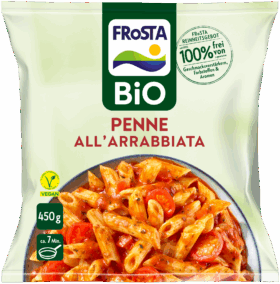 Eine Packung FRoSTA Bio Penne all'Arrabbiata Tiefkühlpasta: Penne in würziger Tomatensauce mit Kräutern. In 7 Minuten zubereitet für eine leckere vegane Mahlzeit.