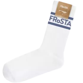 A single white FRoSTA Socken Unisex mit zwei blauen Streifen und dem Schriftzug FRoSTA, braunes Label mit FRoSTA Logo am Bündchen.