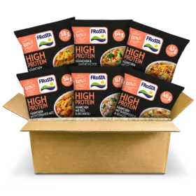 Die Athlete Box enthält sechs FRoSTA High Protein Tiefkühlgerichte mit Hähnchen, Proteinangabe und bunten Essensbildern auf der Verpackung.